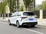 Photo 4 - Toyota Sienna