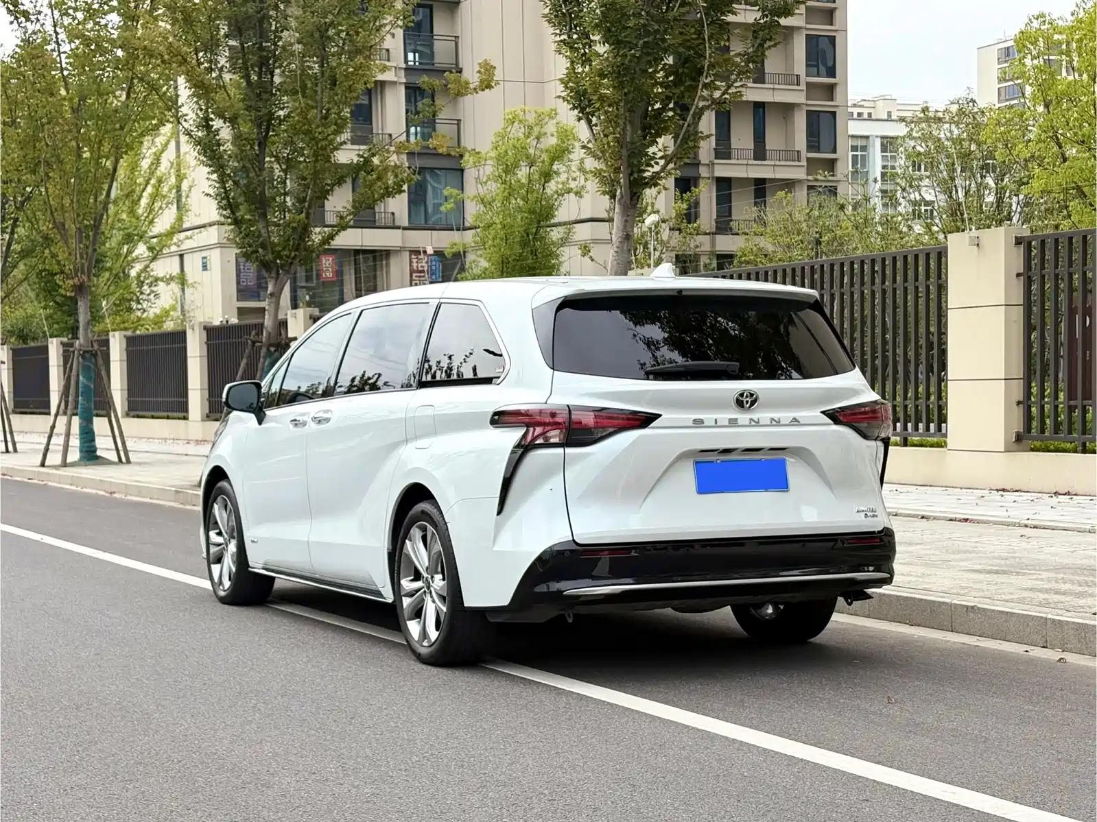 Photo 4 - Toyota Sienna