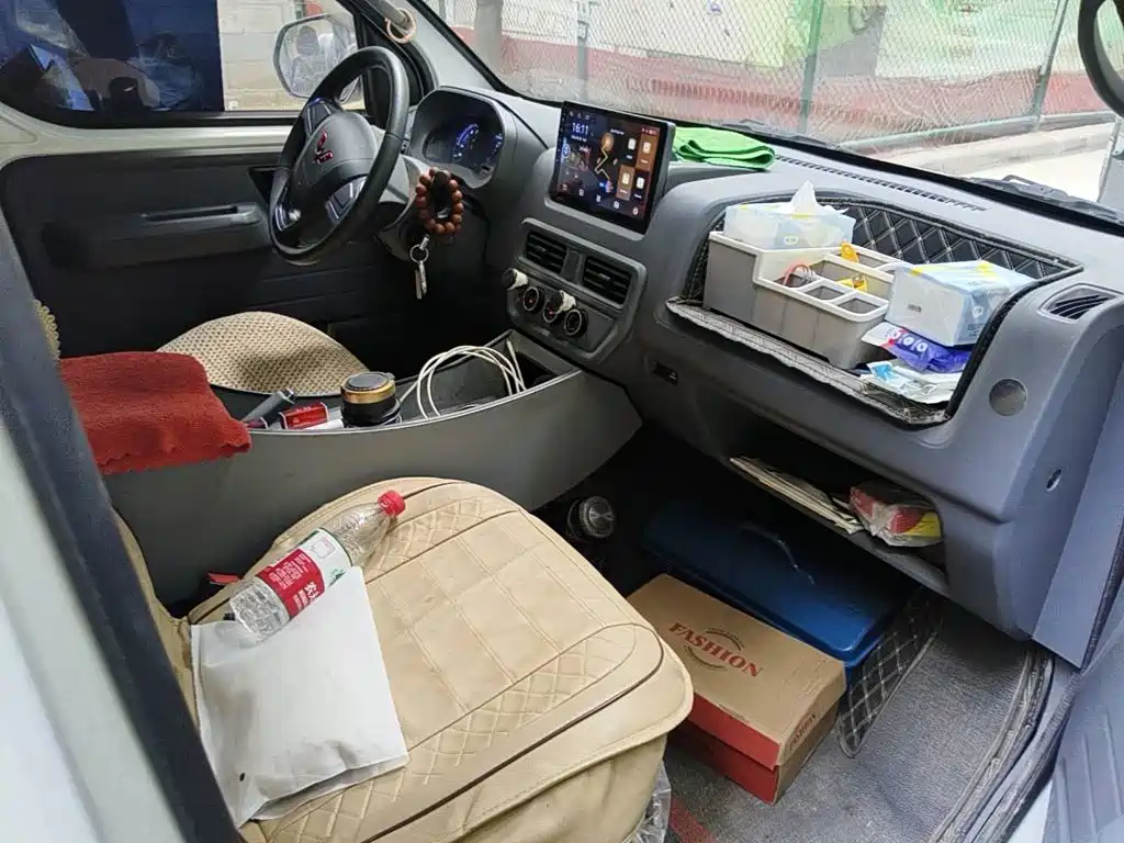 Wuling Motors Wuling Yangguang 2025 2024 300KM Comfort Bus Version 75kW