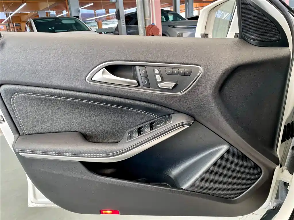 Mercedes-Benz GLA 2019 GLA 200 Dynamic фото 15