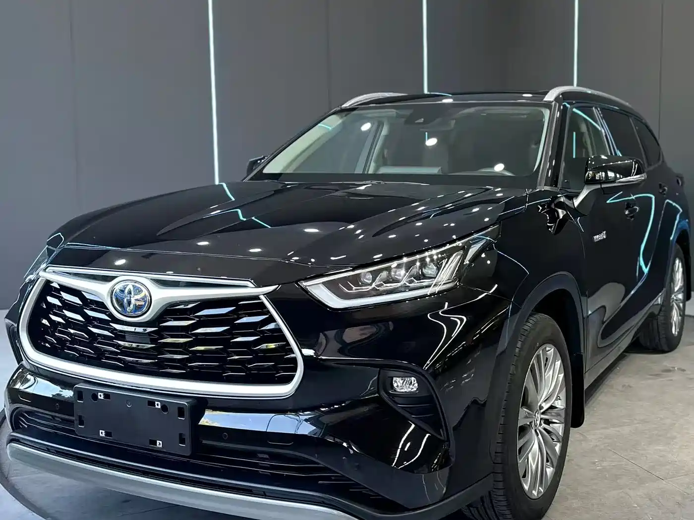Toyota Highlander 2022 Model Dual Engine 2.5L 4WD Premium Edition 7-Seater