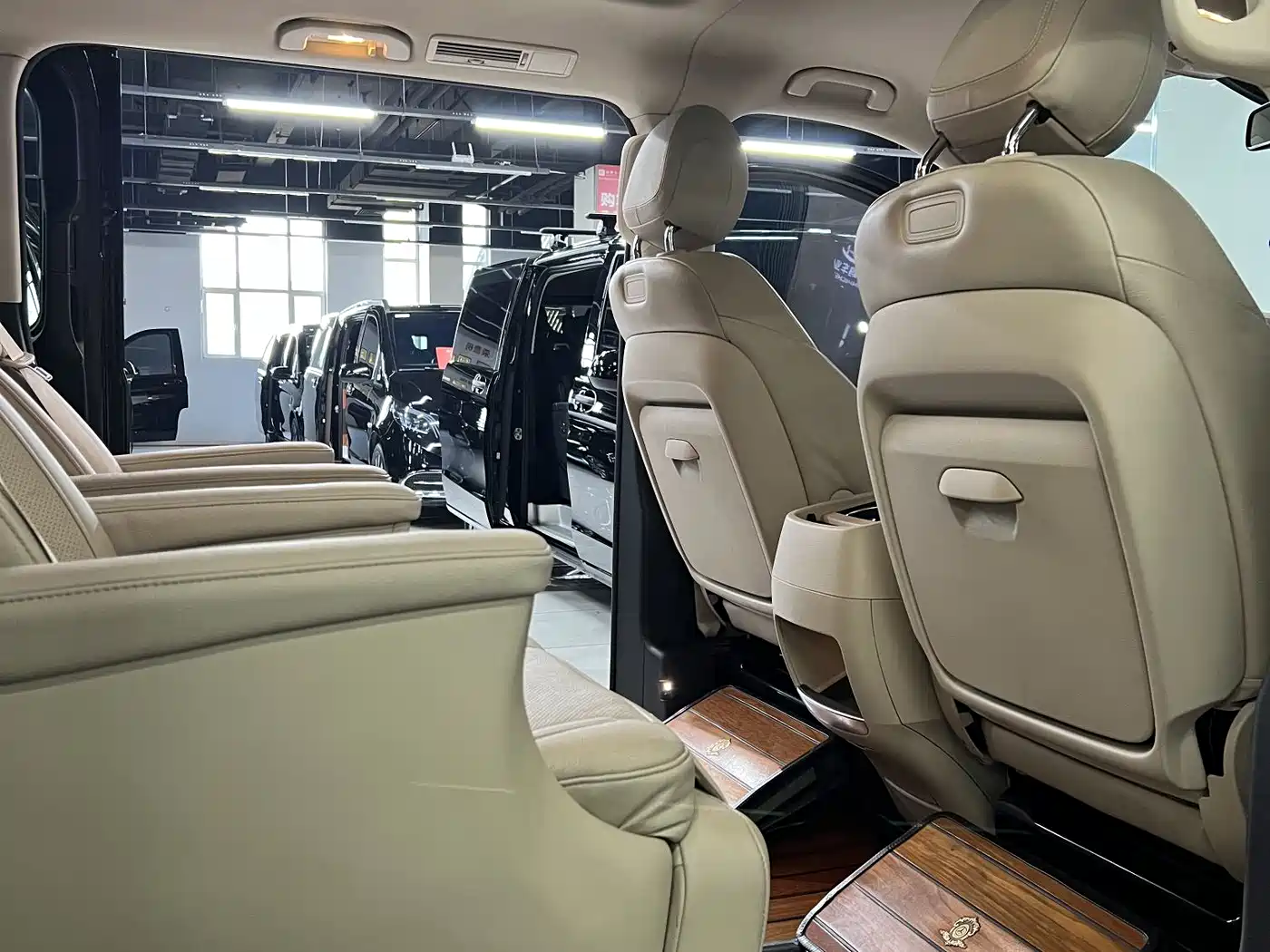 Mercedes-Benz V-Class 2018 V 260 L Premium Long Version China V фото 15
