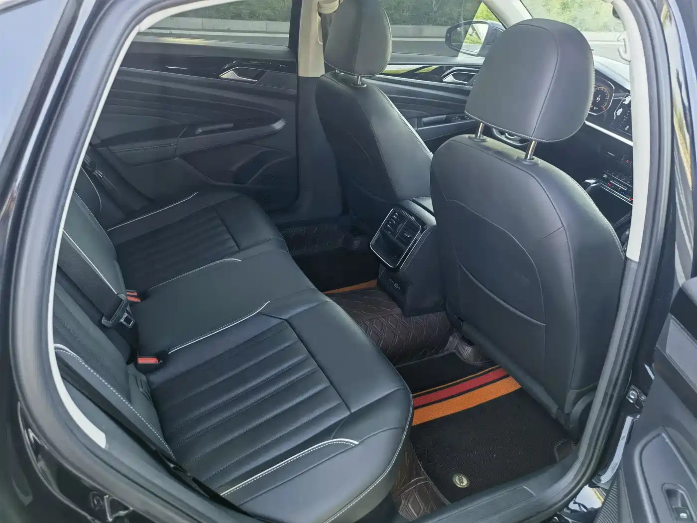 Volkswagen Passat 2022 330TSI Starlight Elite Edition фото 9