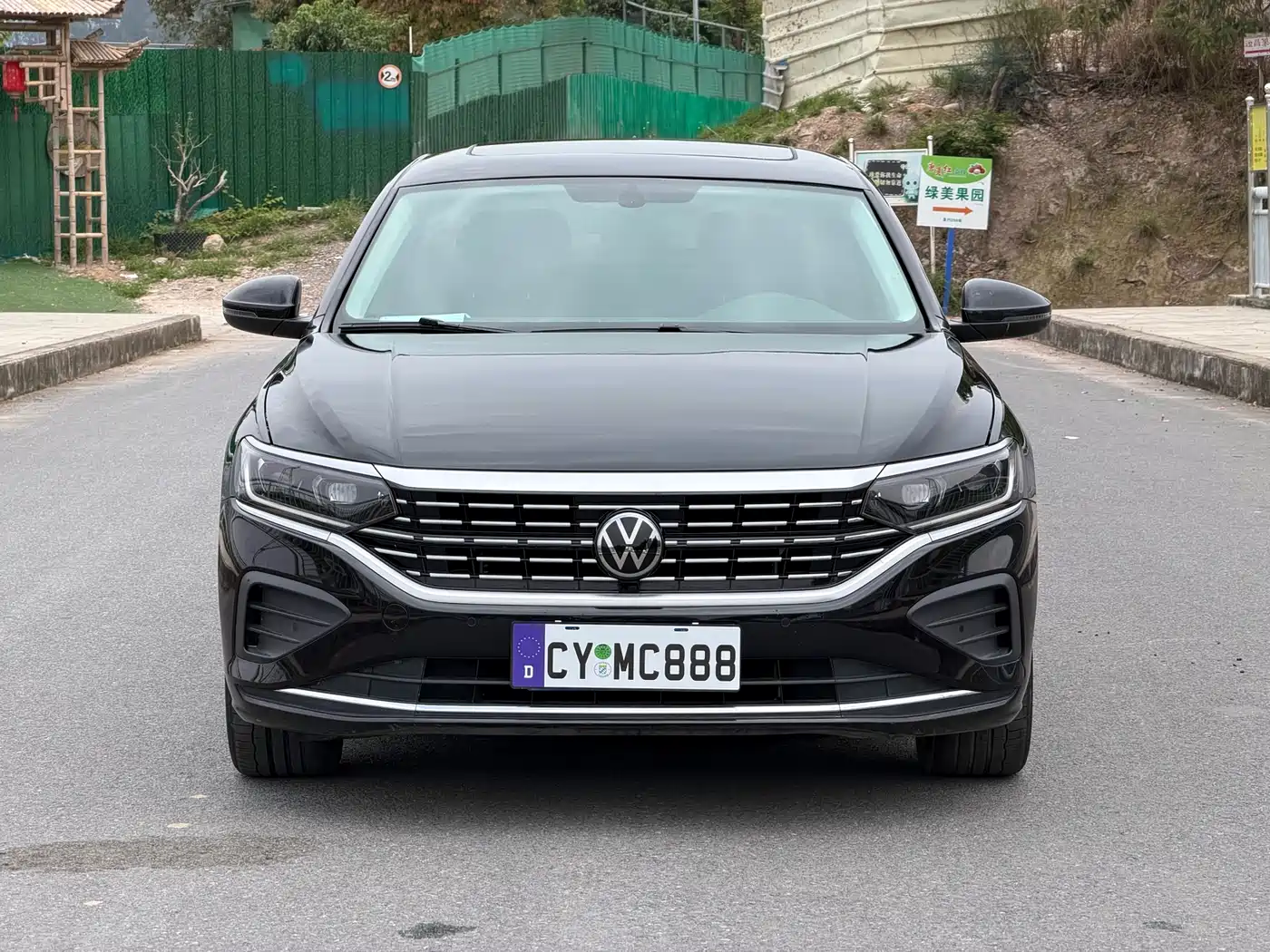 Volkswagen Passat 2024 380TSI Luxury фото 2
