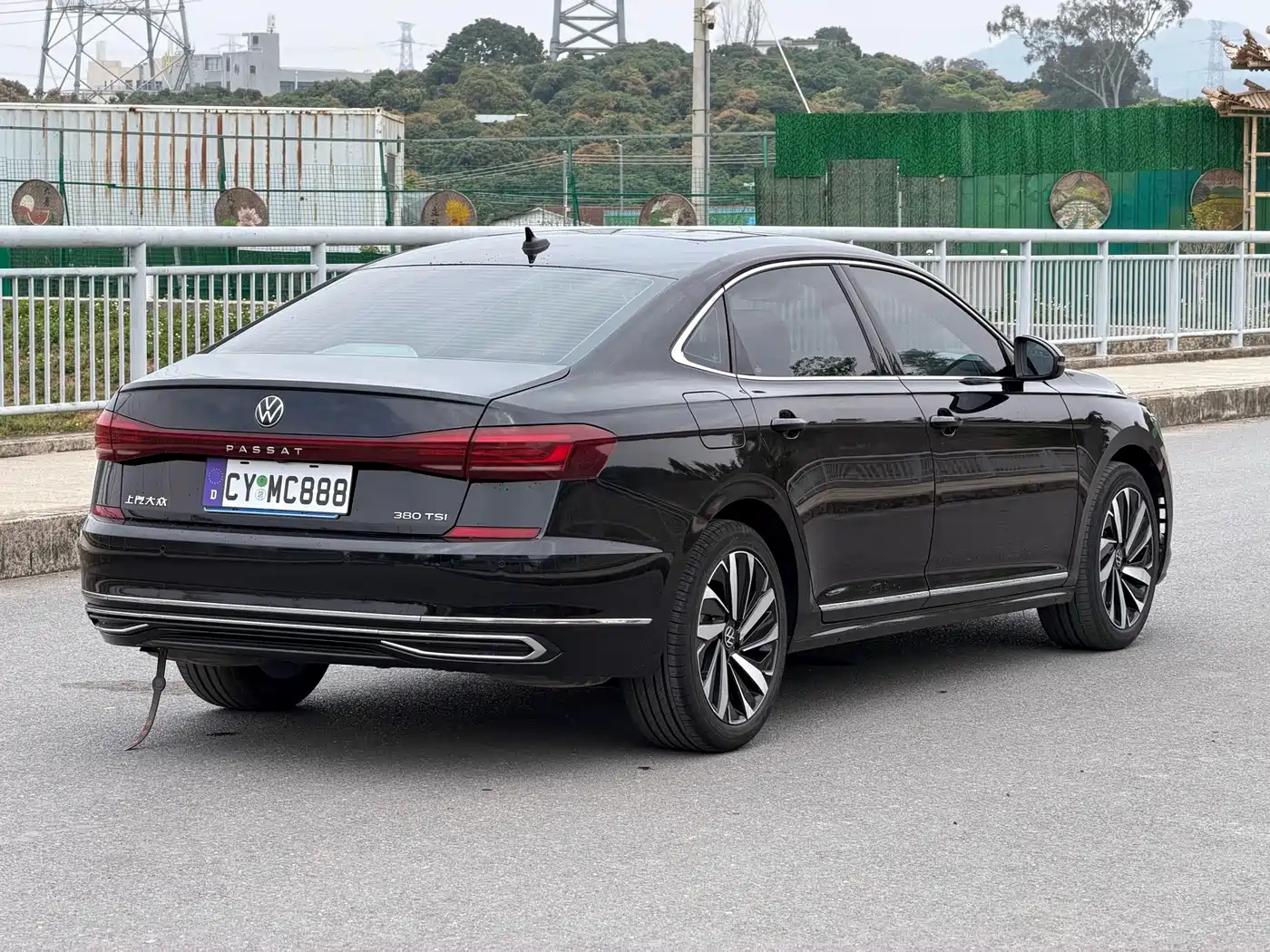 Volkswagen Passat 2024 380TSI Luxury фото 11