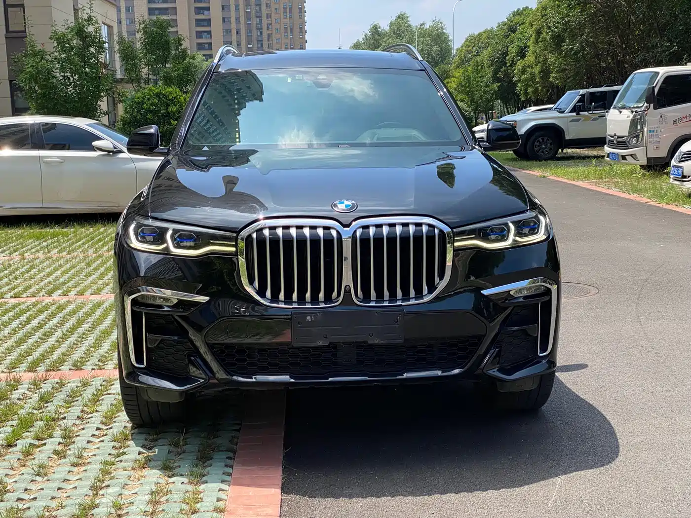 Фото 2 - BMW X7