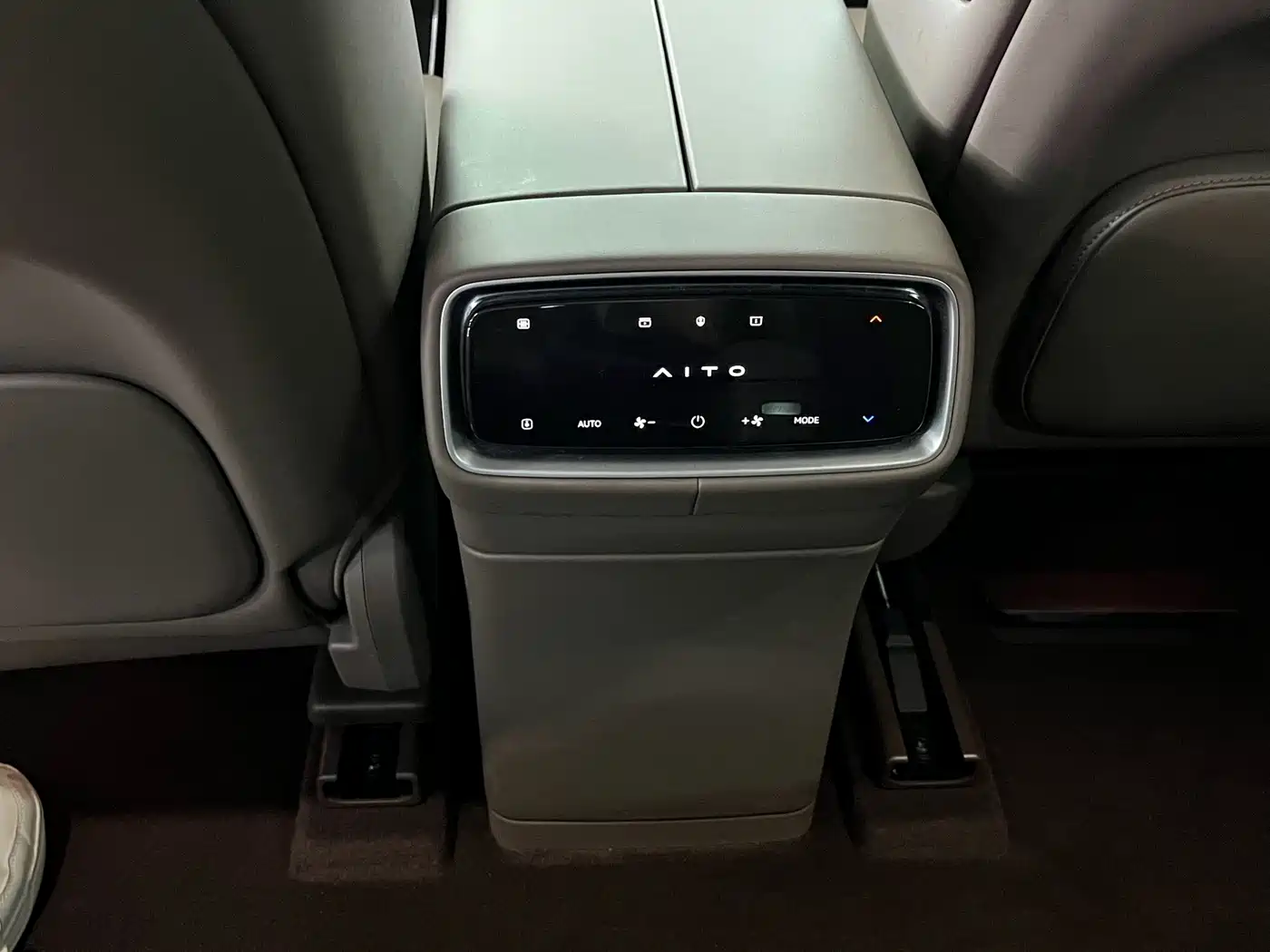 AITO Wenjie AITO M9 2024 2024 Extended Range Ultra 42kWh 6-Seater