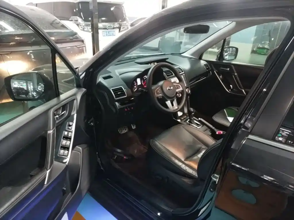 Subaru Forester 2016 2.0i Fashion Navigation Edition фото 16