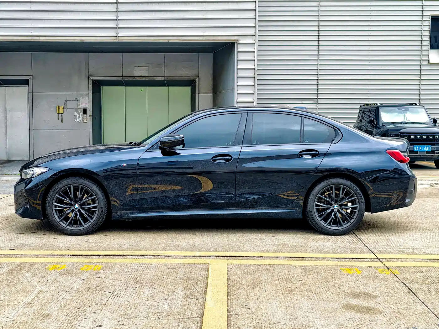 BMW 3 Series 2024 325i M Sport Shadowline Package фото 4