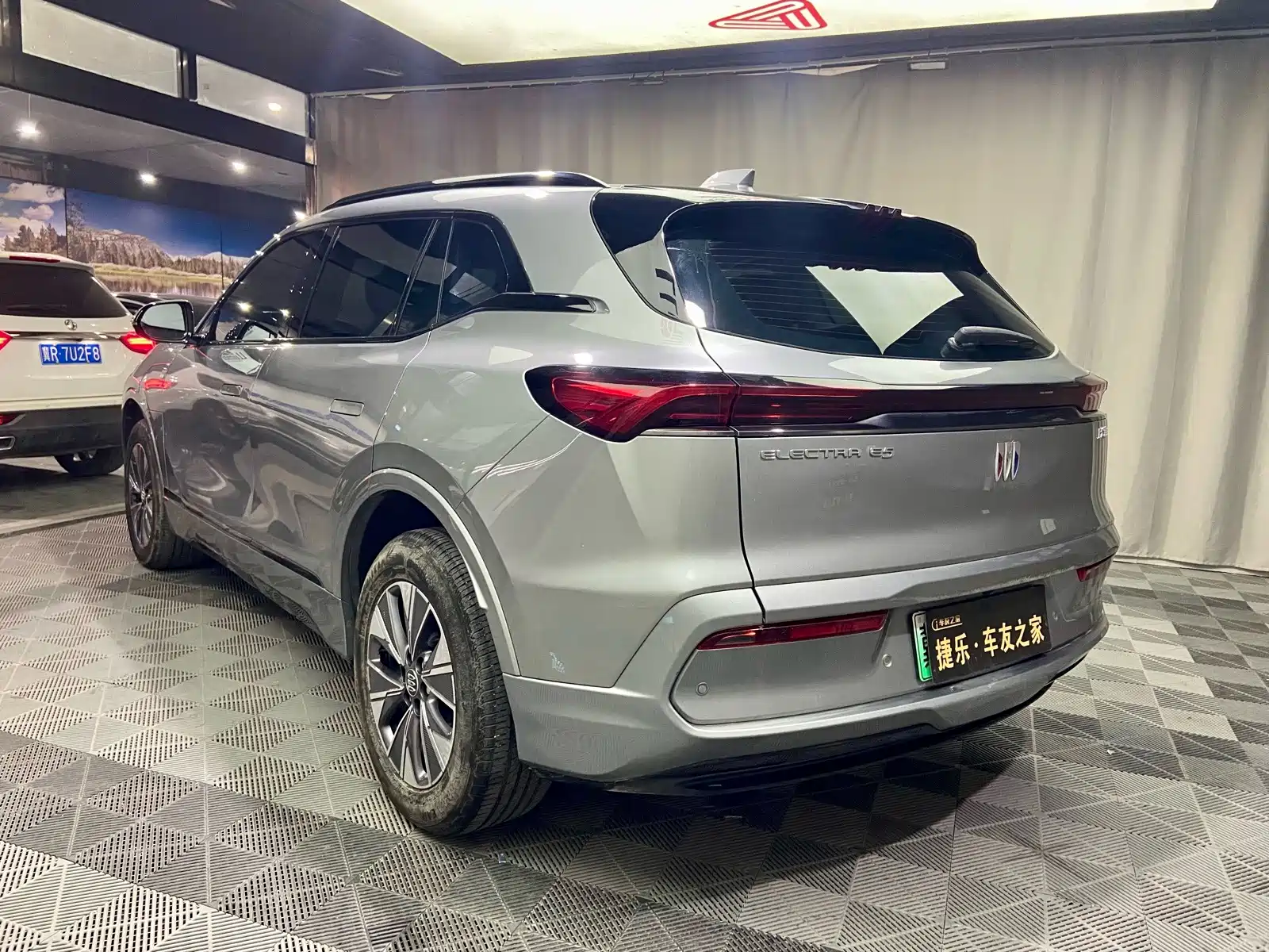 Фото 5 - Buick E5