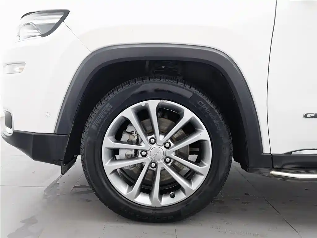 JEEP GRAND COMMANDER