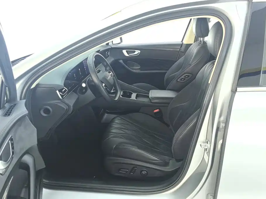Фото 9 - Roewe D7