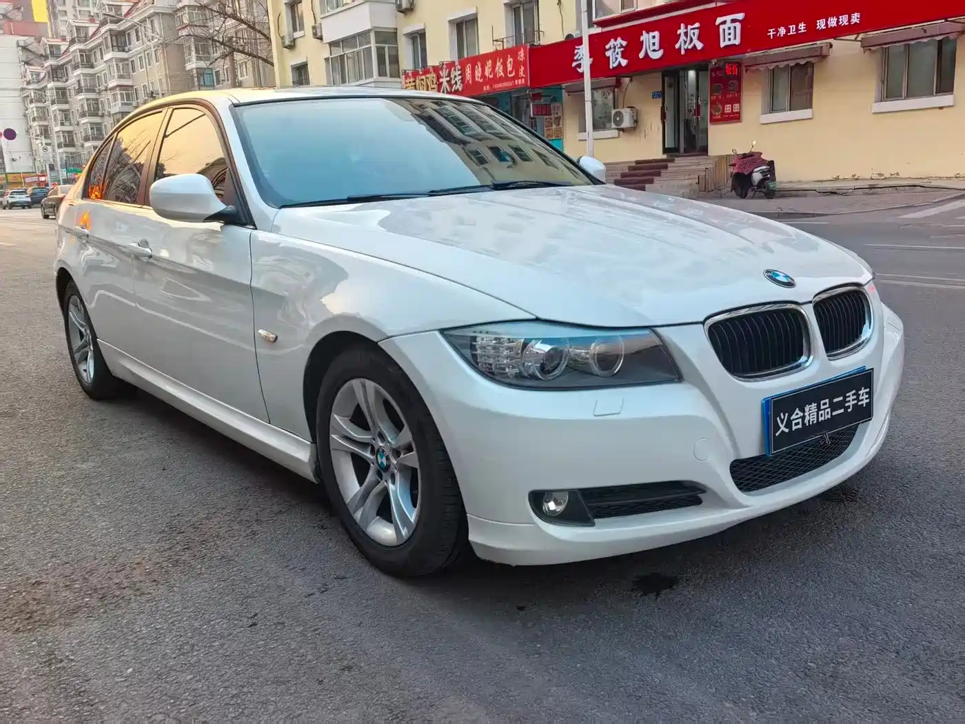 BMW 3 Series (Import) 2012 318i Leading фото 3