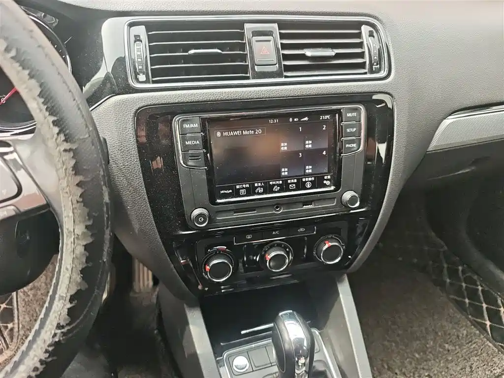 Volkswagen Sagitar 2017 1.6L Automatic Comfort фото 6