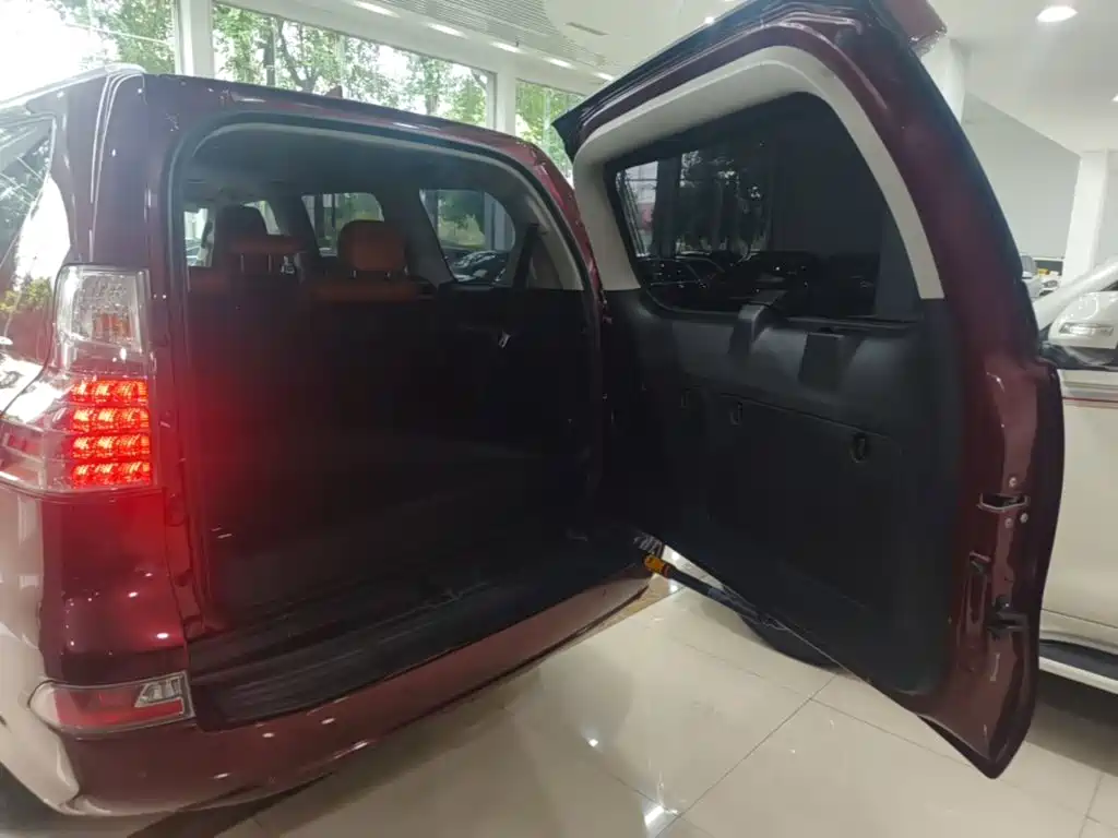 Фото 19 - Lexus GX