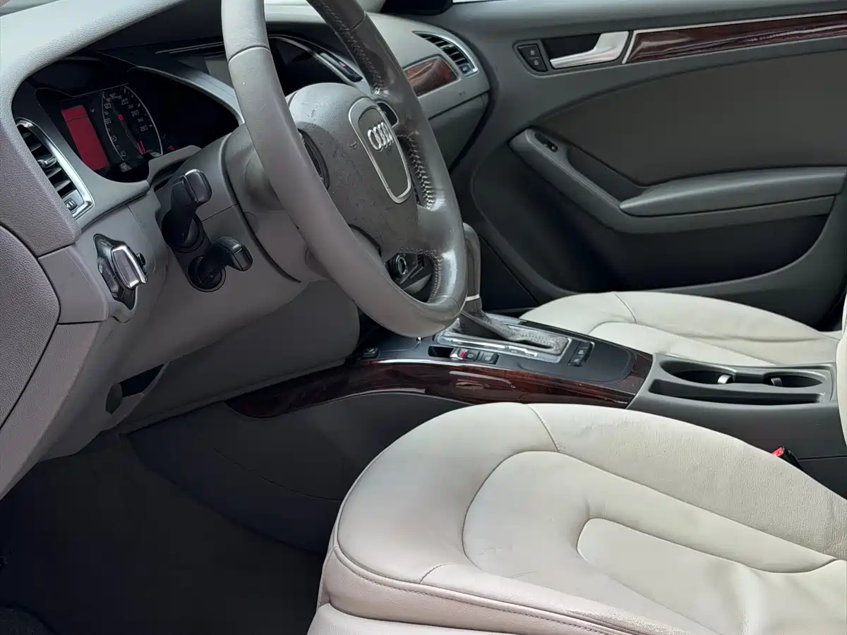 Audi A4L 2012 2.0 TFSI Auto Standard фото 7