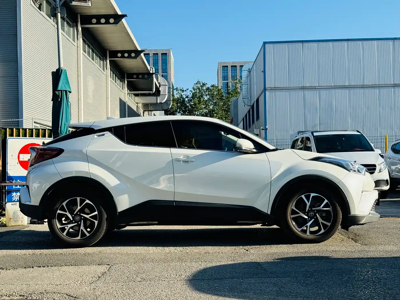 Toyota C-HR 2021 2.0L Luxury Edition фото 4