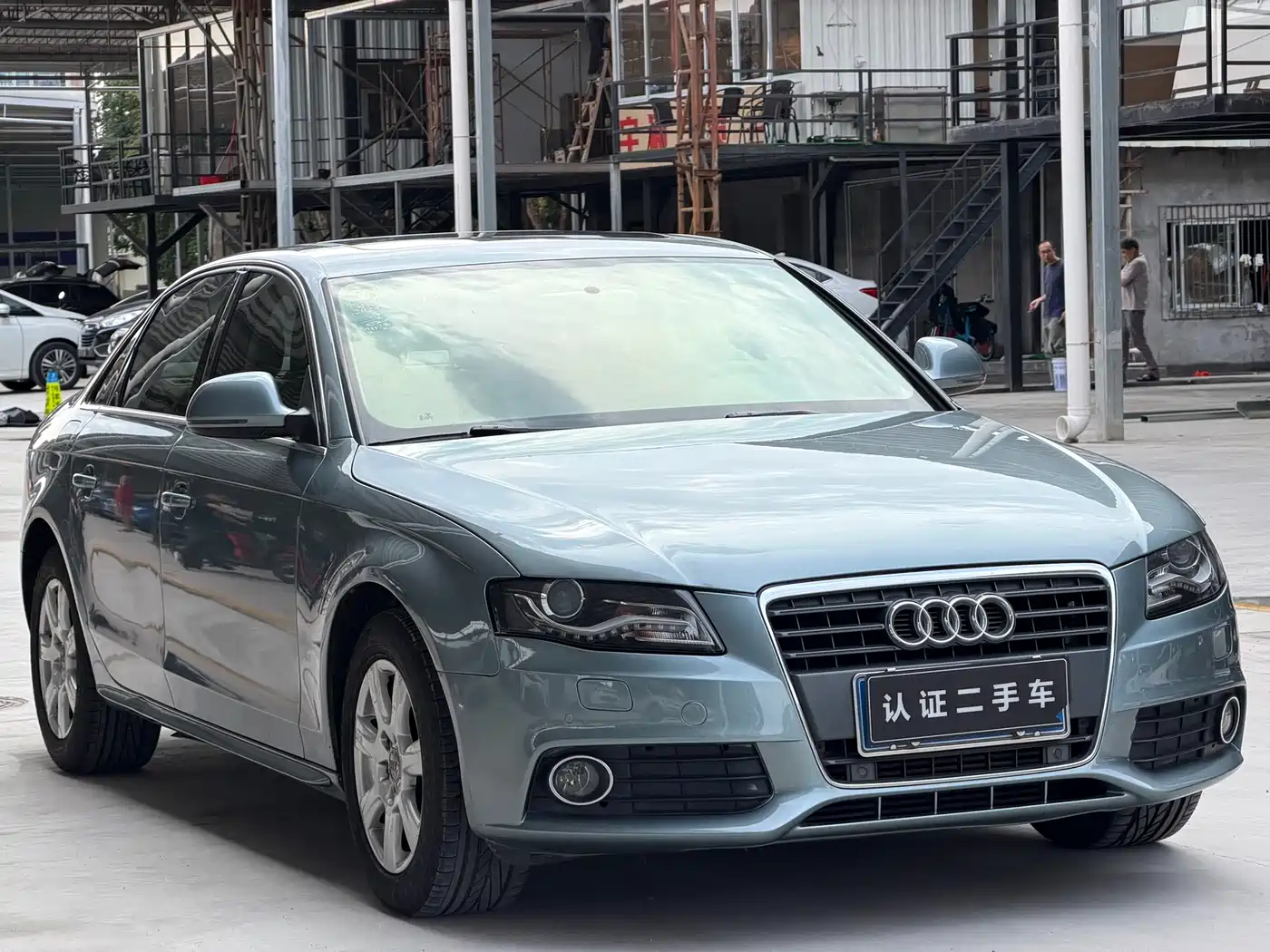 Audi A4L 2012 2.0 TFSI Auto Standard фото 3