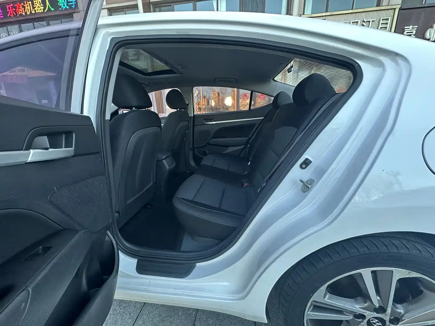 Hyundai Elantra 2016 Model 1.6L Automatic Smart Elite фото 5