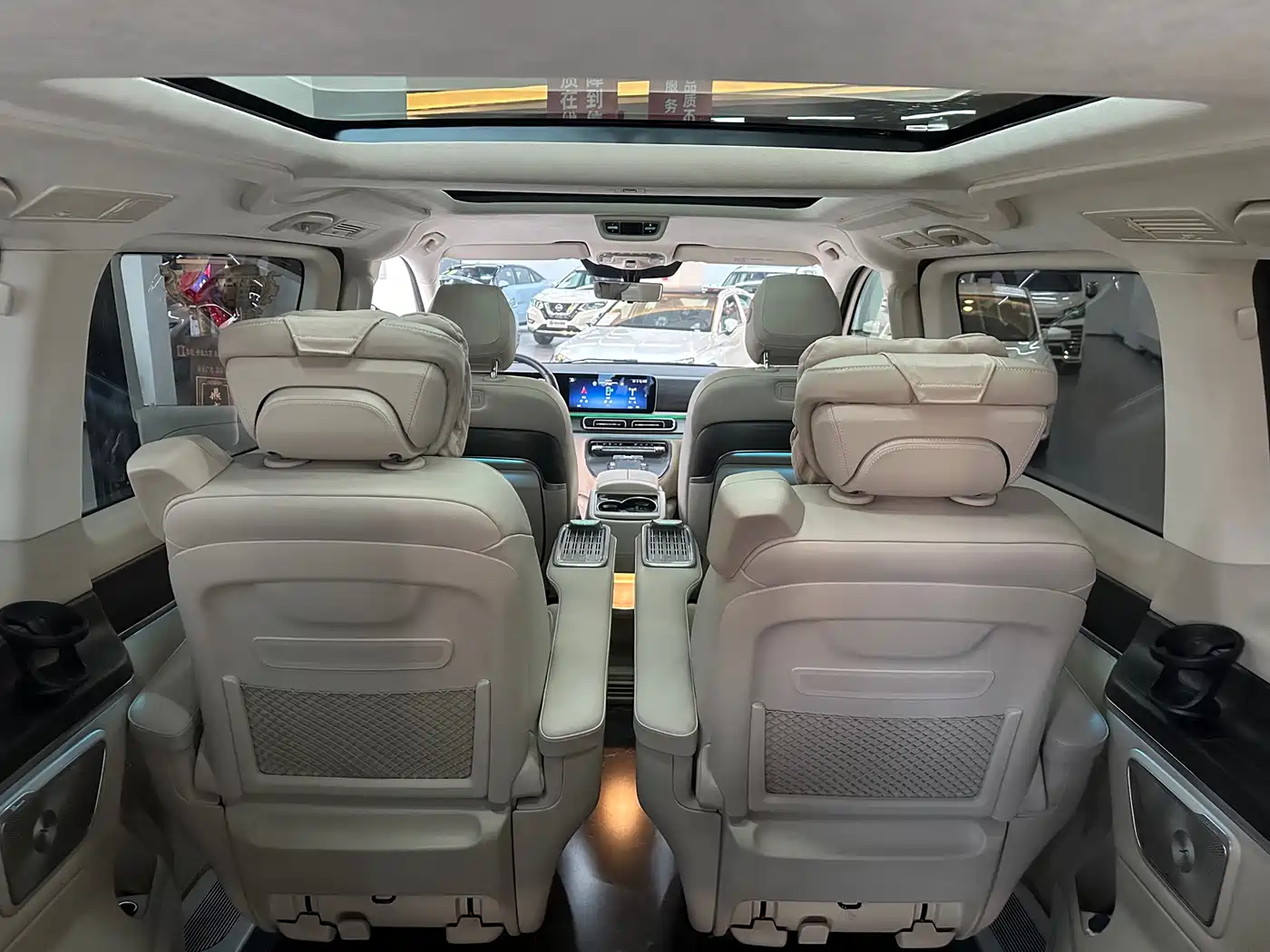 Mercedes-Benz V-Class 2024 V 300 L Long Wheelbase Luxury Edition фото 24