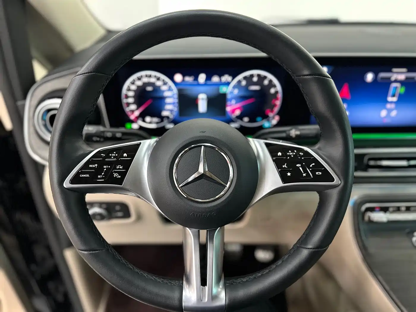 Mercedes-Benz V-Class 2024 V 300 L Long Wheelbase Luxury Edition фото 9