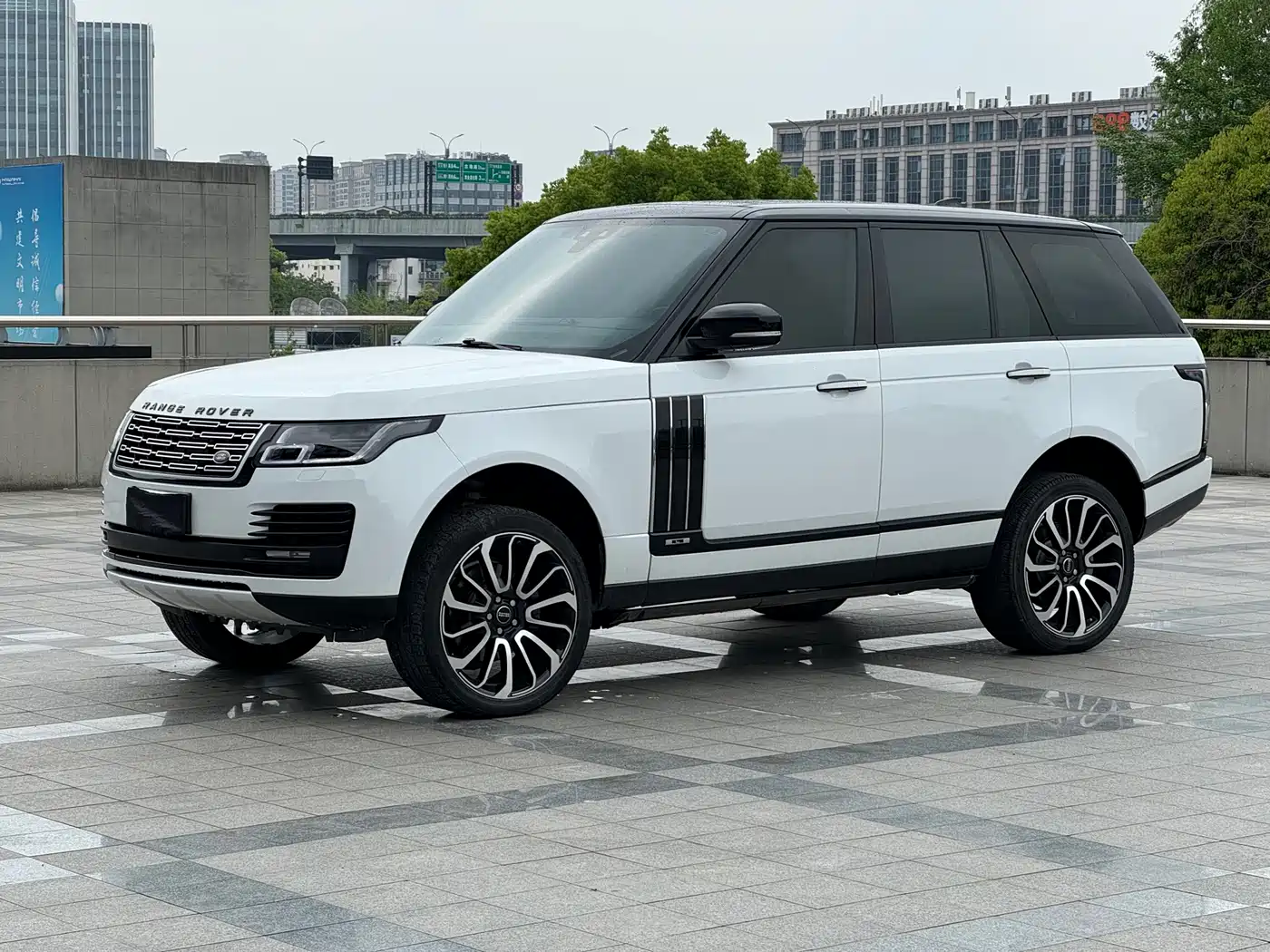 LAND ROVER RANGE ROVER