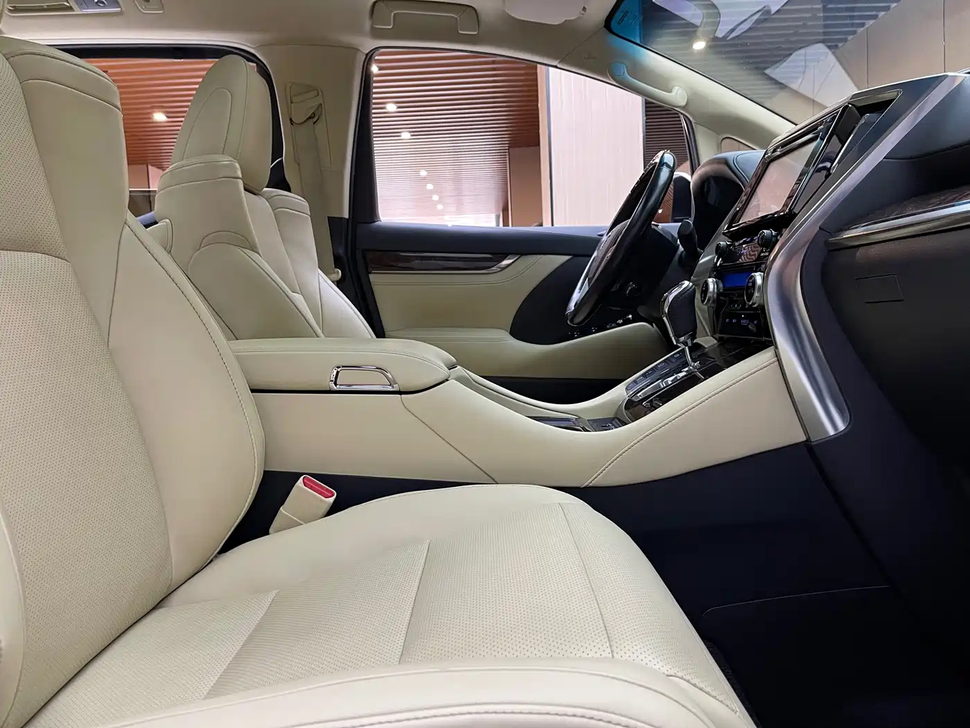 Toyota Alphard 2018 Facelift 3.5L Luxury Edition фото 6