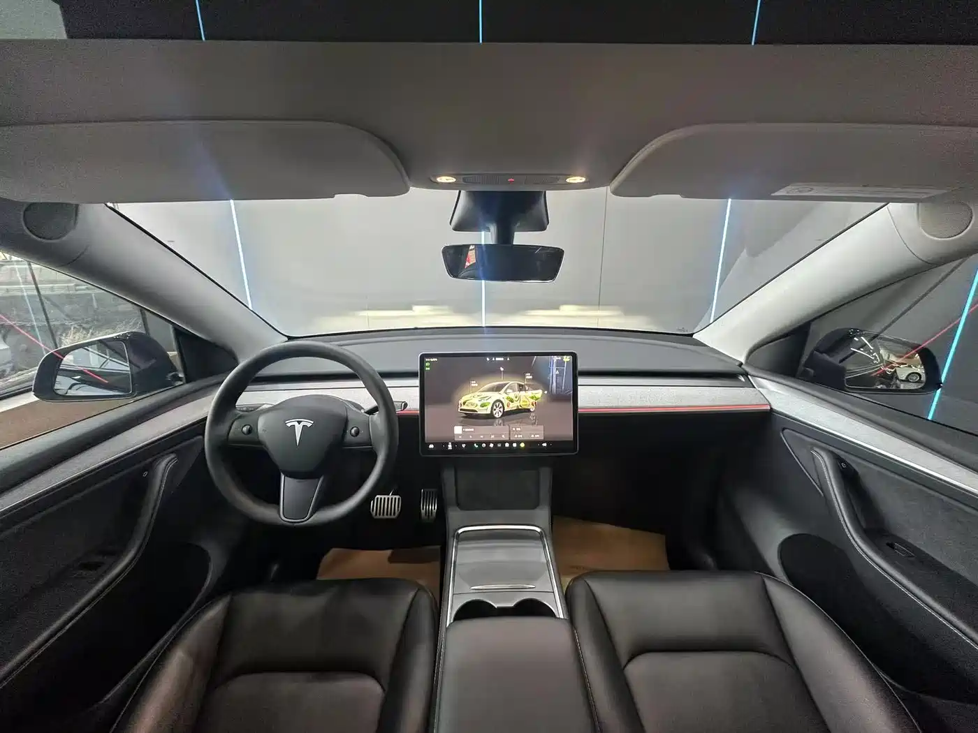 TESLA MODEL Y