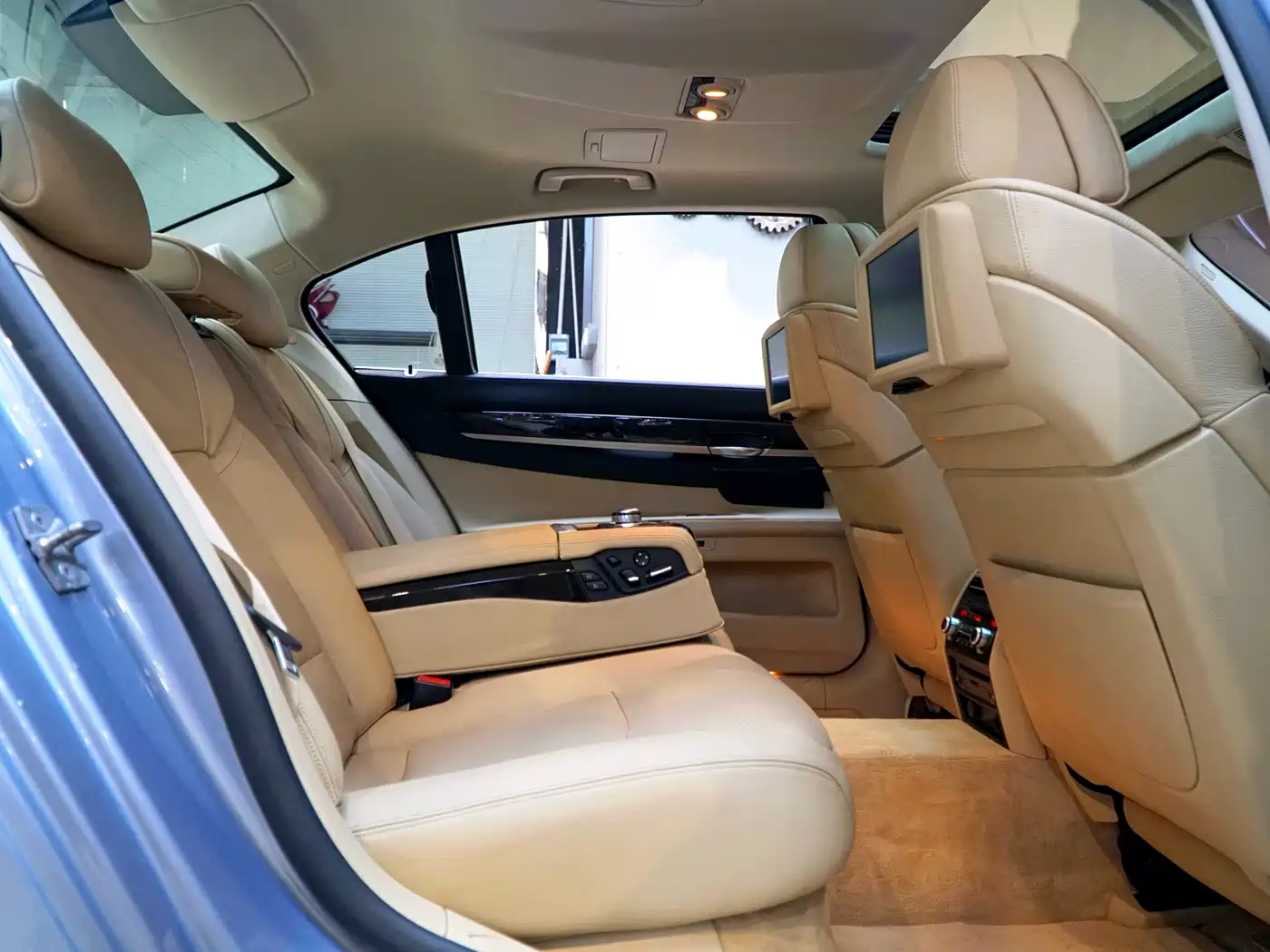 BMW 7 Series 2010 4.4T Hybrid фото 6