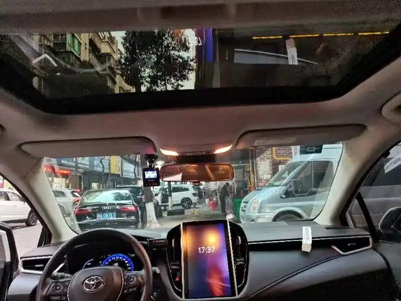 Toyota Corolla 2019 Hybrid 1.8L E-CVT Flagship Edition фото 8