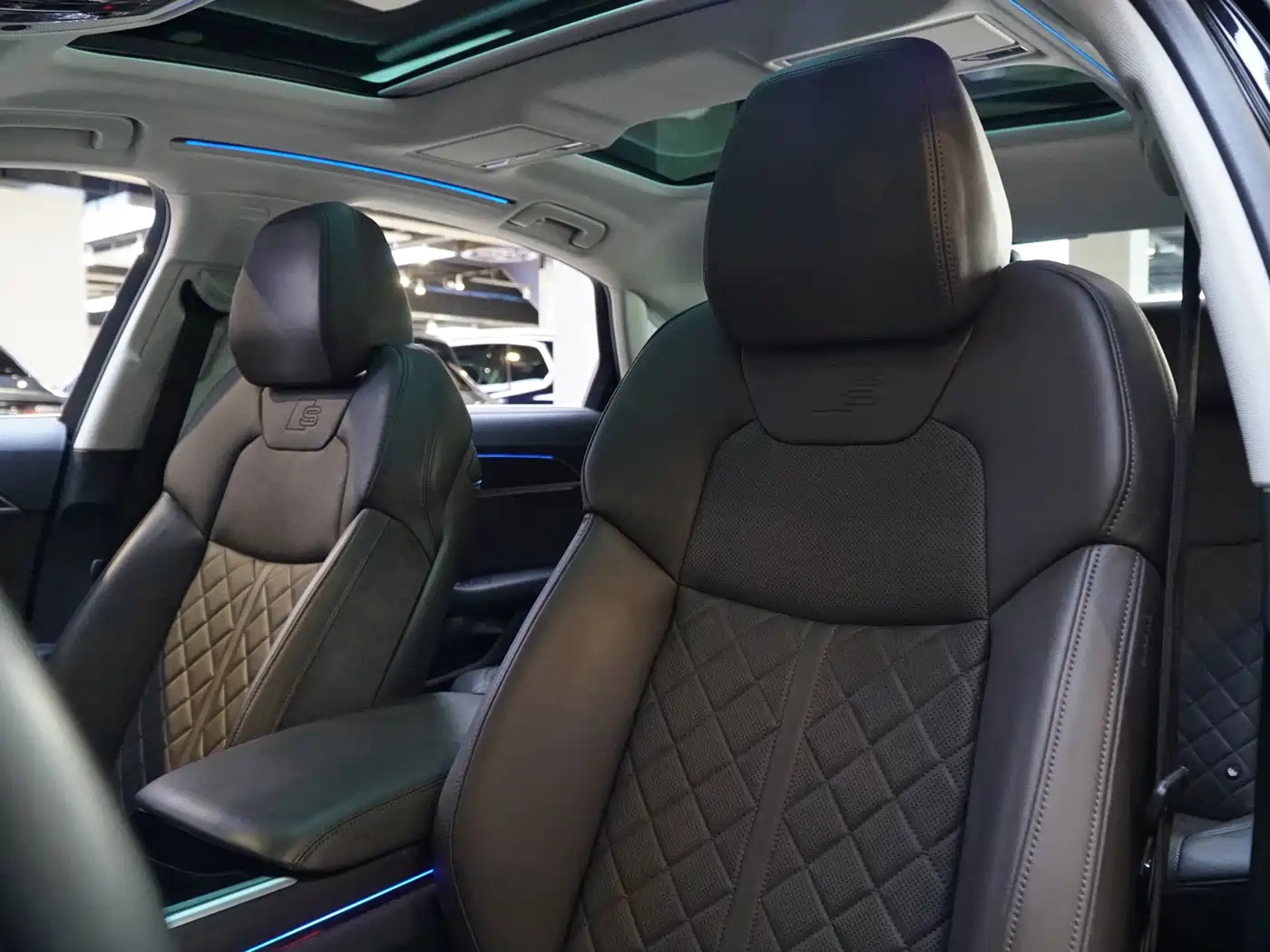 Audi A8 2022 A8L 50 TFSI quattro Comfort Collector's Edition фото 8