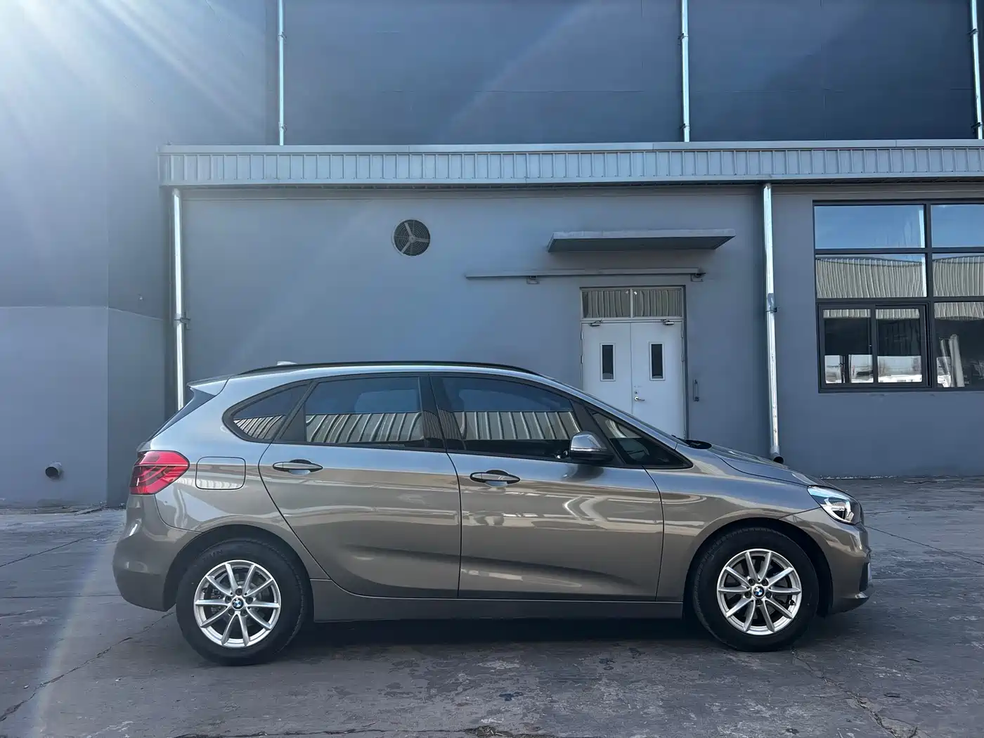 BMW 2 Series Touring 2016 218i Fashion Model фото 11