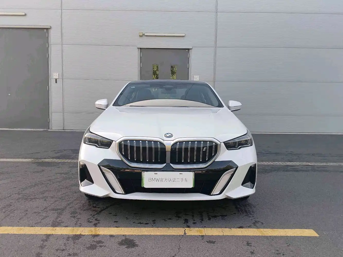 Photo 12 - BMW i5