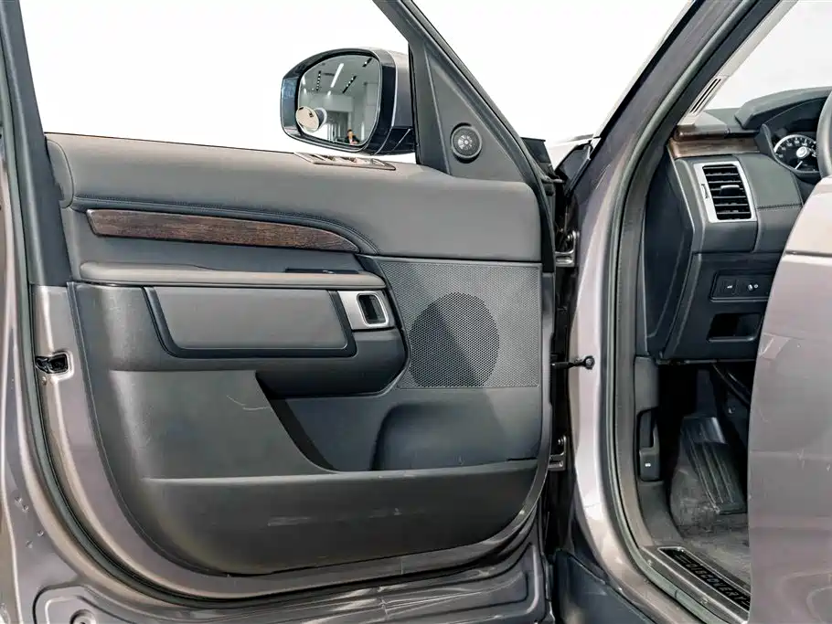 Land Rover Discovery 2023 300PS S фото 18