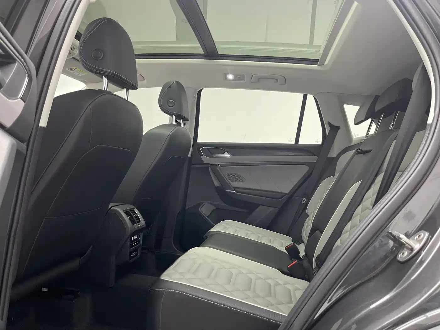 Volkswagen Tayron 2024 330TSI 2WD Luxury Plus Advanced фото 23