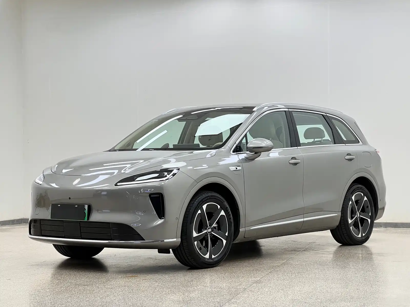 Photo 1 - Shangjie SUV