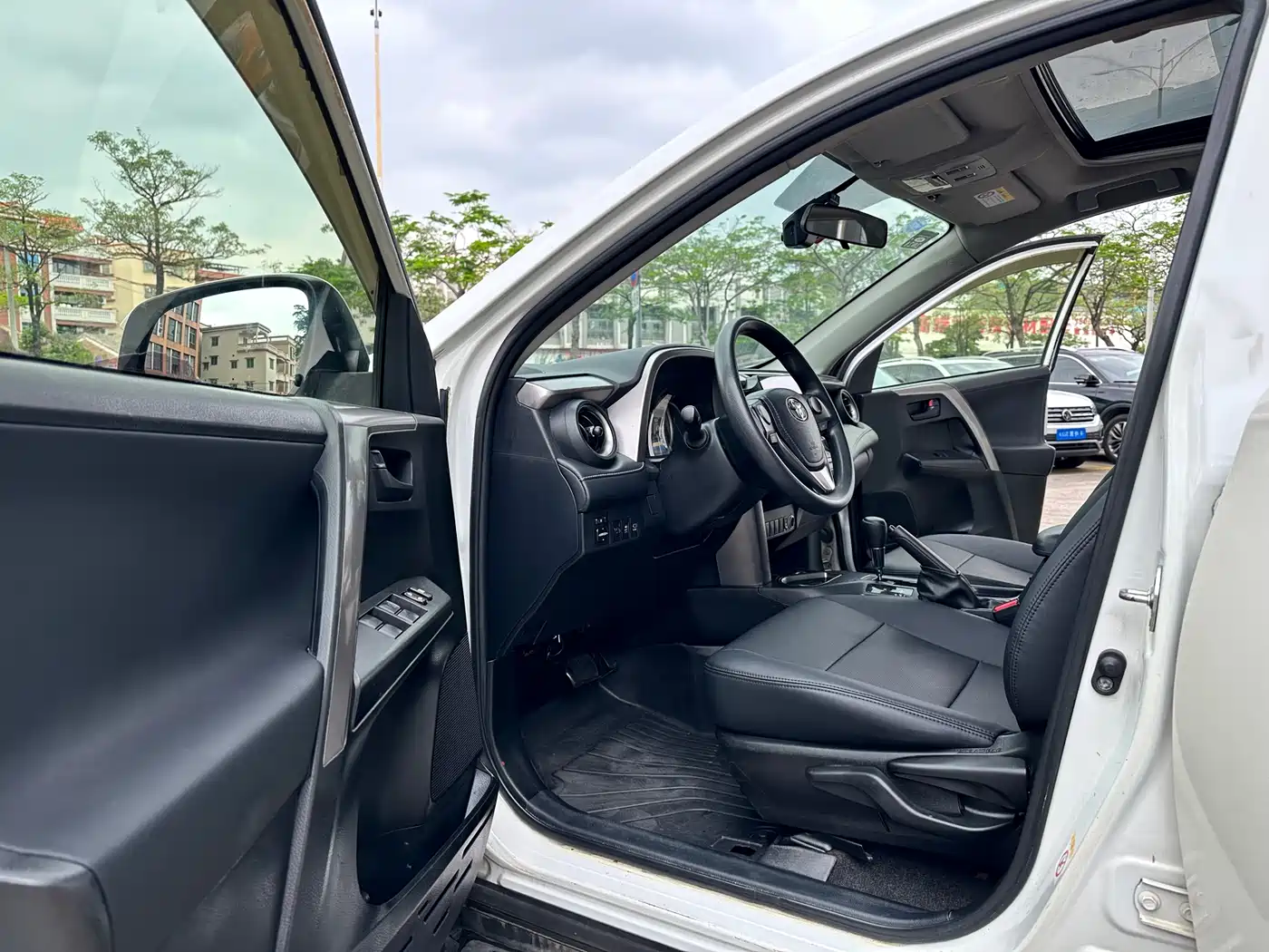Toyota RAV4 Rongfang 2018 2.0L CVT 2WD Trend X Edition фото 11