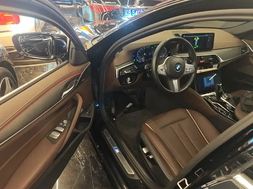 BMW 5 Series 2023 530Li Leading M Sport Package фото 16