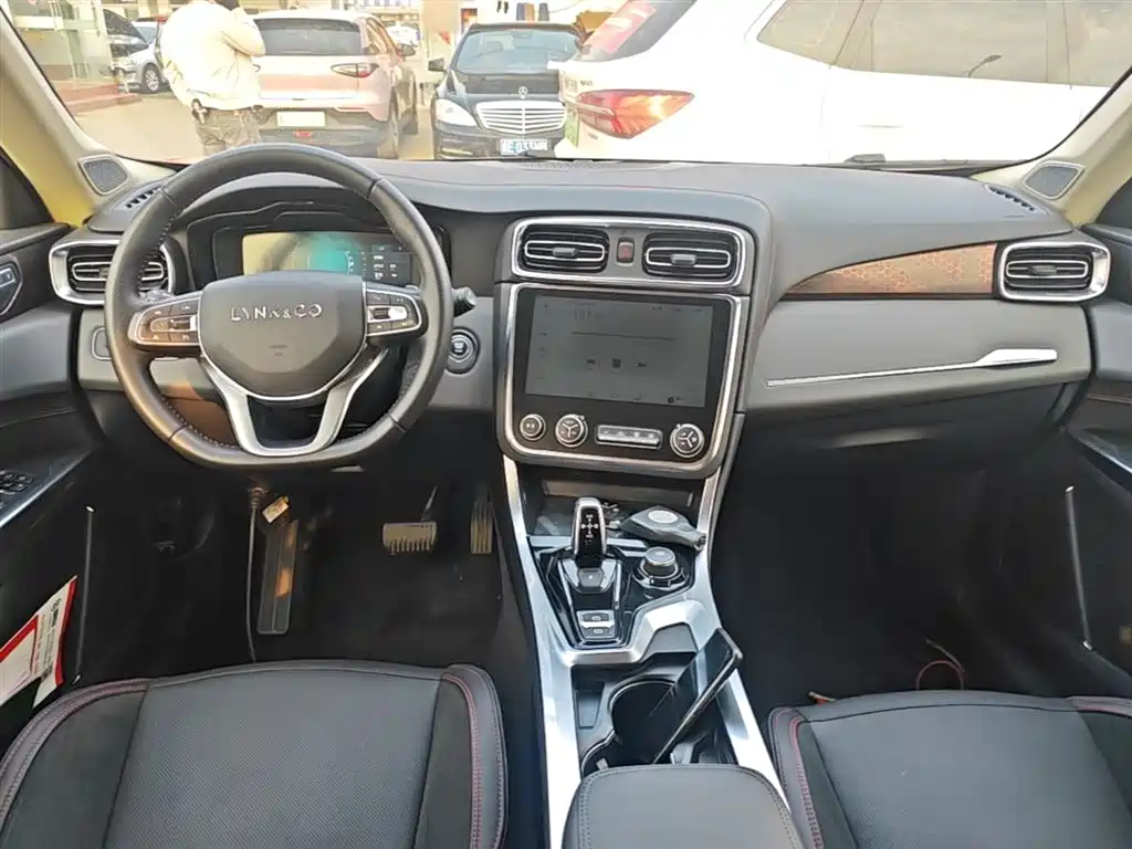 Lynk & Co 01 2017 2.0T AWD Pro фото 10
