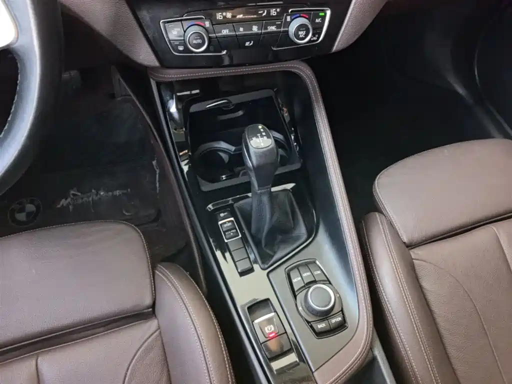 BMW X1 2018 sDrive18Li Premium Model фото 14