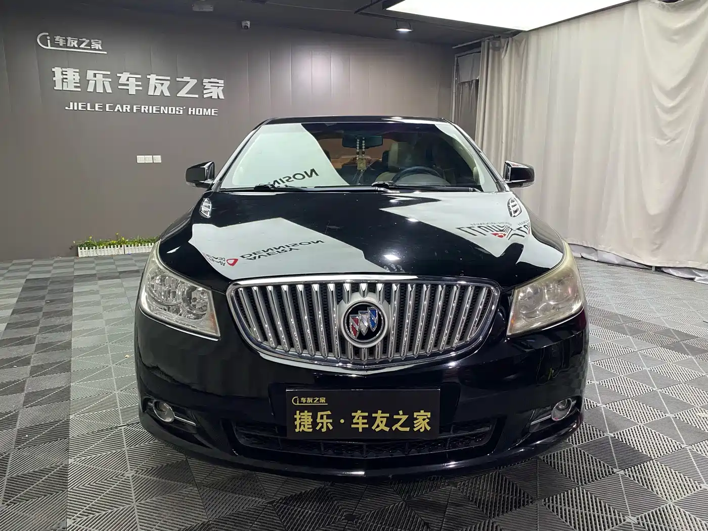 Фото 2 - Buick LaCrosse