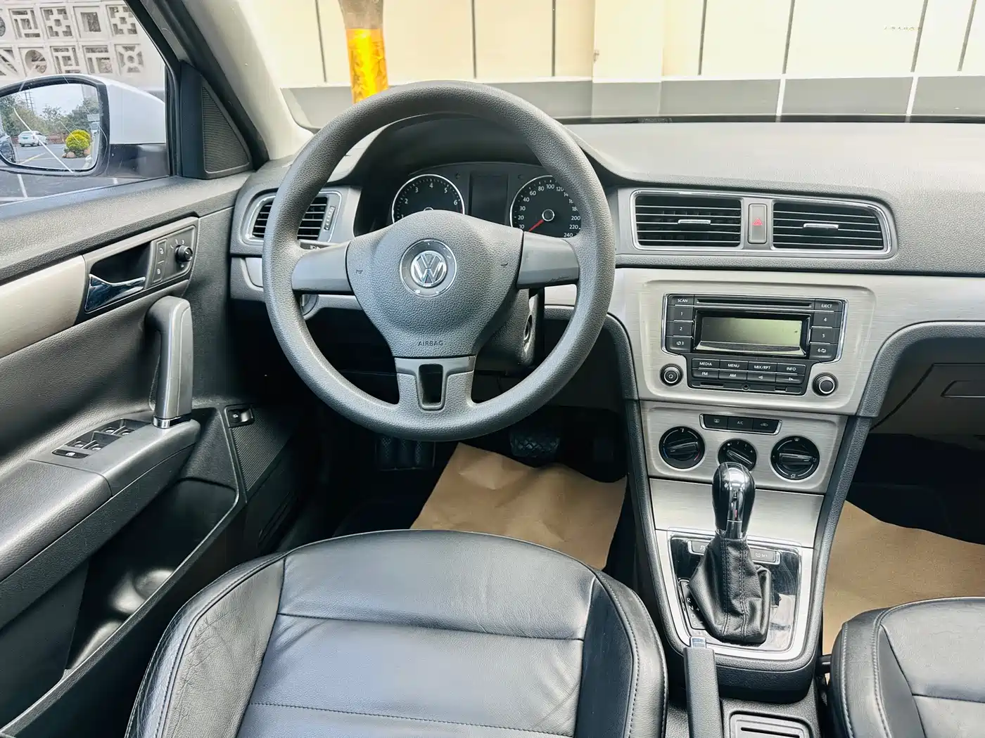 Volkswagen Lavida 2013 Facelift Classic 1.6L Automatic Comfort фото 15