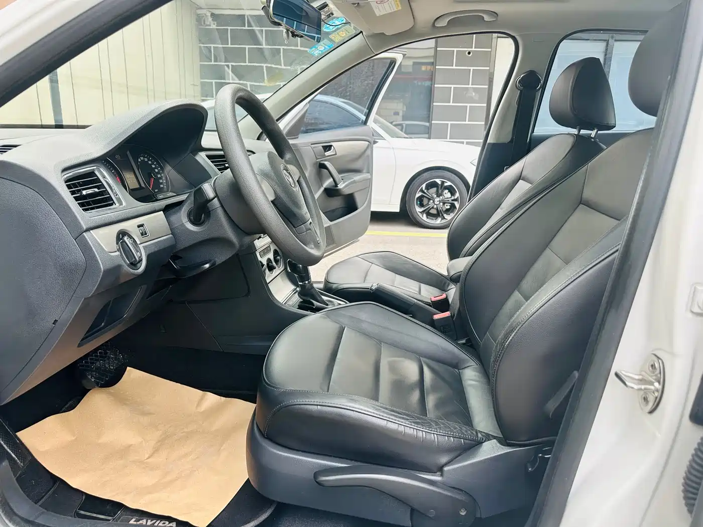 Volkswagen Lavida 2013 Facelift Classic 1.6L Automatic Comfort фото 16