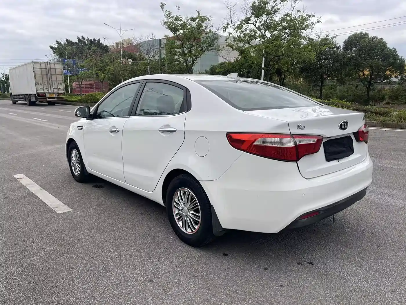 Kia K2 2012 Sedan 1.4L MT GL Commemorative Edition фото 4