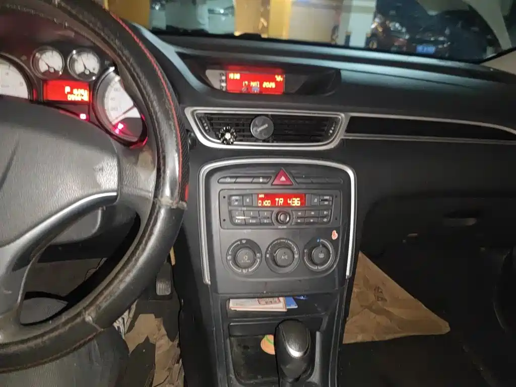 Peugeot 308 2014 Model Joy Edition Classic 1.6L Automatic Superior Style фото 10