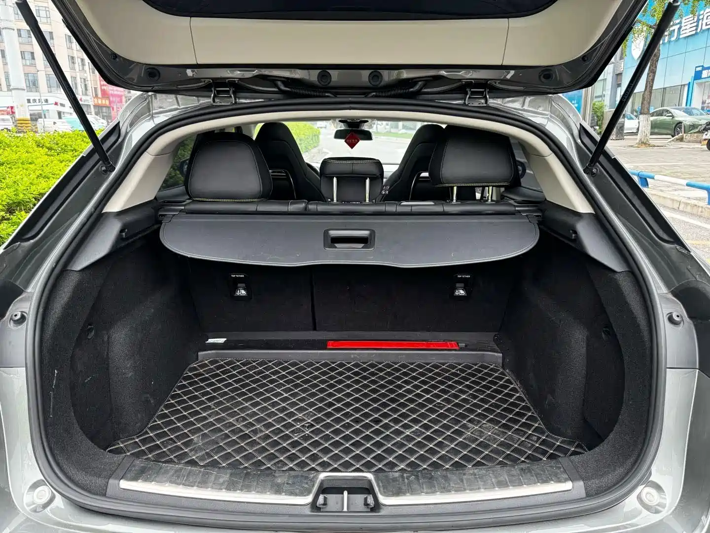 Фото 29 - Lynk & Co 02