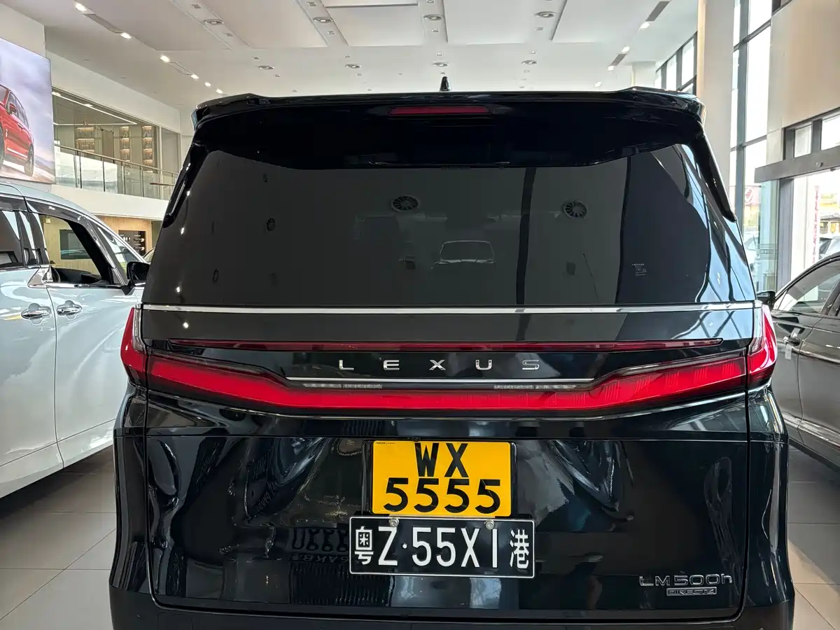 Lexus LM 2025 Model 500h Six-Seater Prestige Edition фото 4