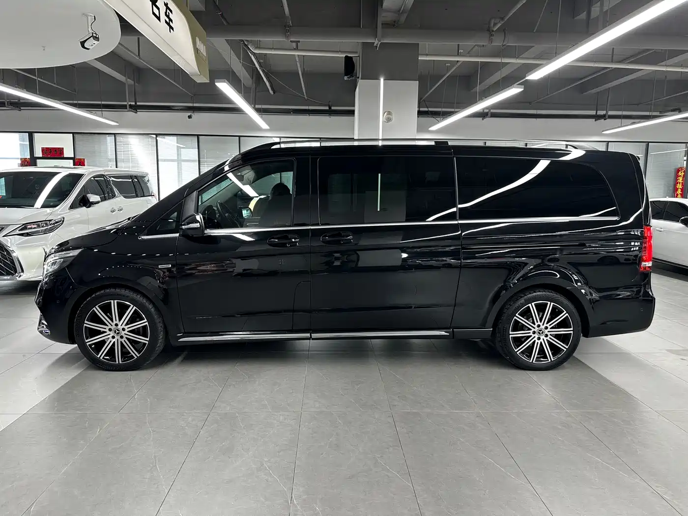 MERCEDES-BENZ V CLASS