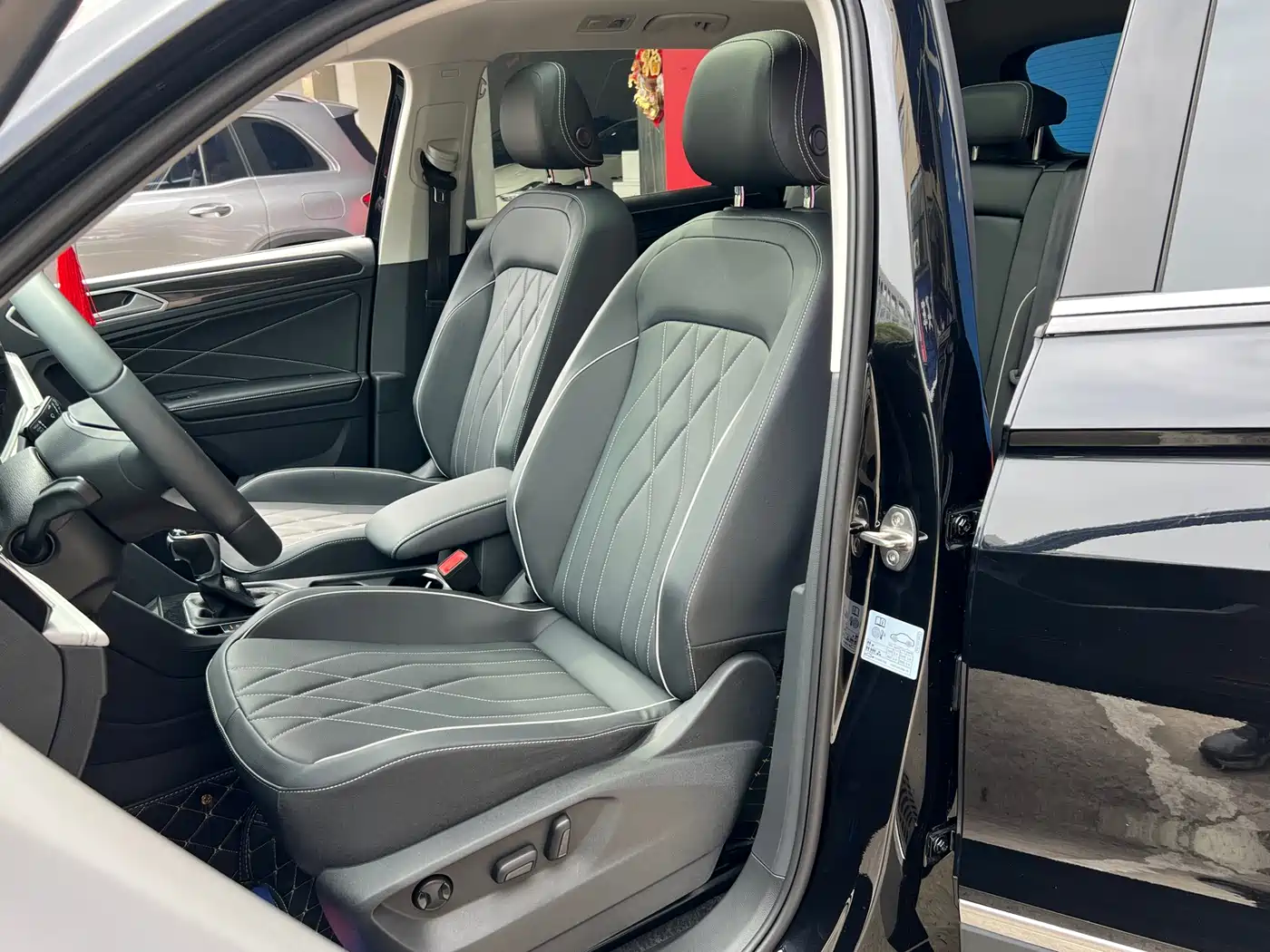 Volkswagen Tiguan L 2025 Model 300TSI Auto 2WD Dragon Edition фото 18