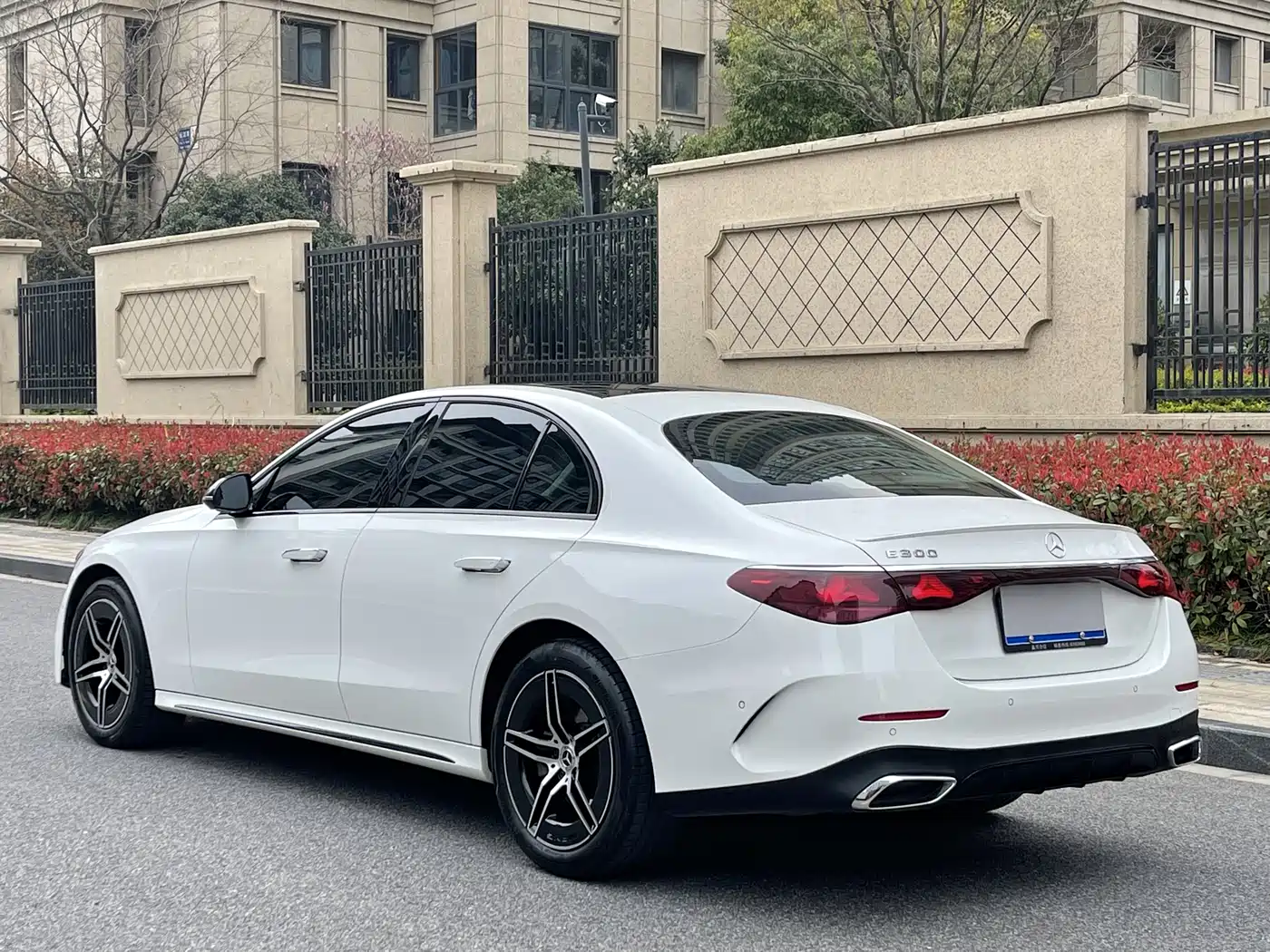 MERCEDES-BENZ E-CLASS (IMPORTED)